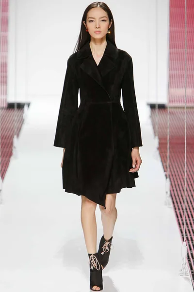 Look 10